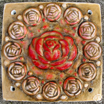 гипсовая плитка с красной розой