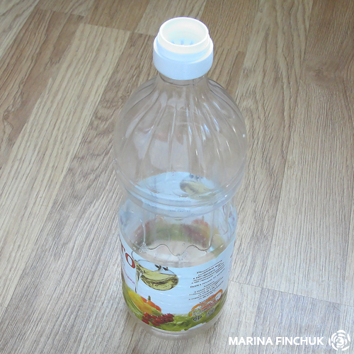 пластиковая бутылка из-под масла