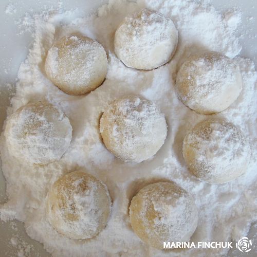 обвалять печенье в сахарной пудре, миндальное печенье Снежки, Марина Финчук