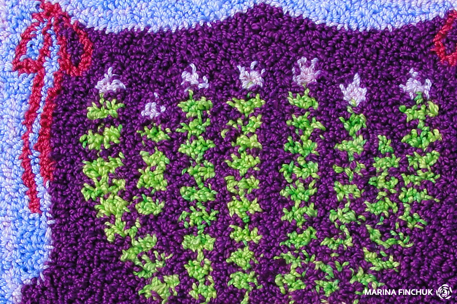 фрагмент панно в технике петельной вышивки Живые цветы
